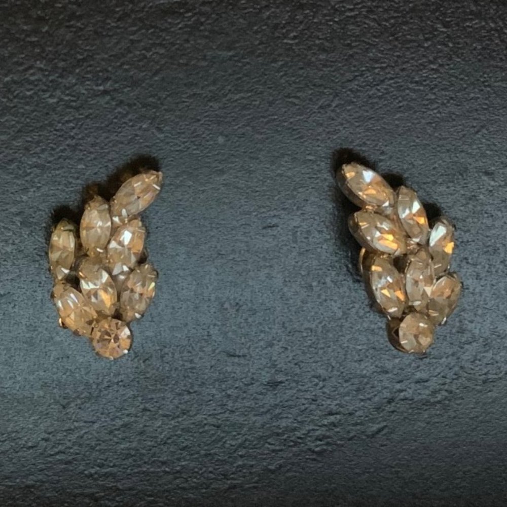 Weiss Clear Rhinestone Clip-on Earrings Silver Tone 1.5 in Vintage 1950s
